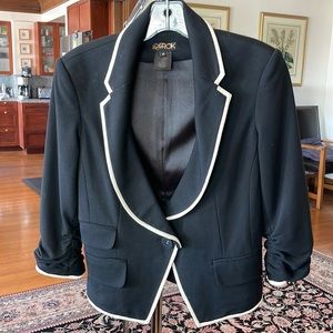LaROK black blazer w/ white trim detail and three-quarter length ruched sleeve